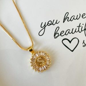 ♥️SOLD ♥️Chain necklace letter